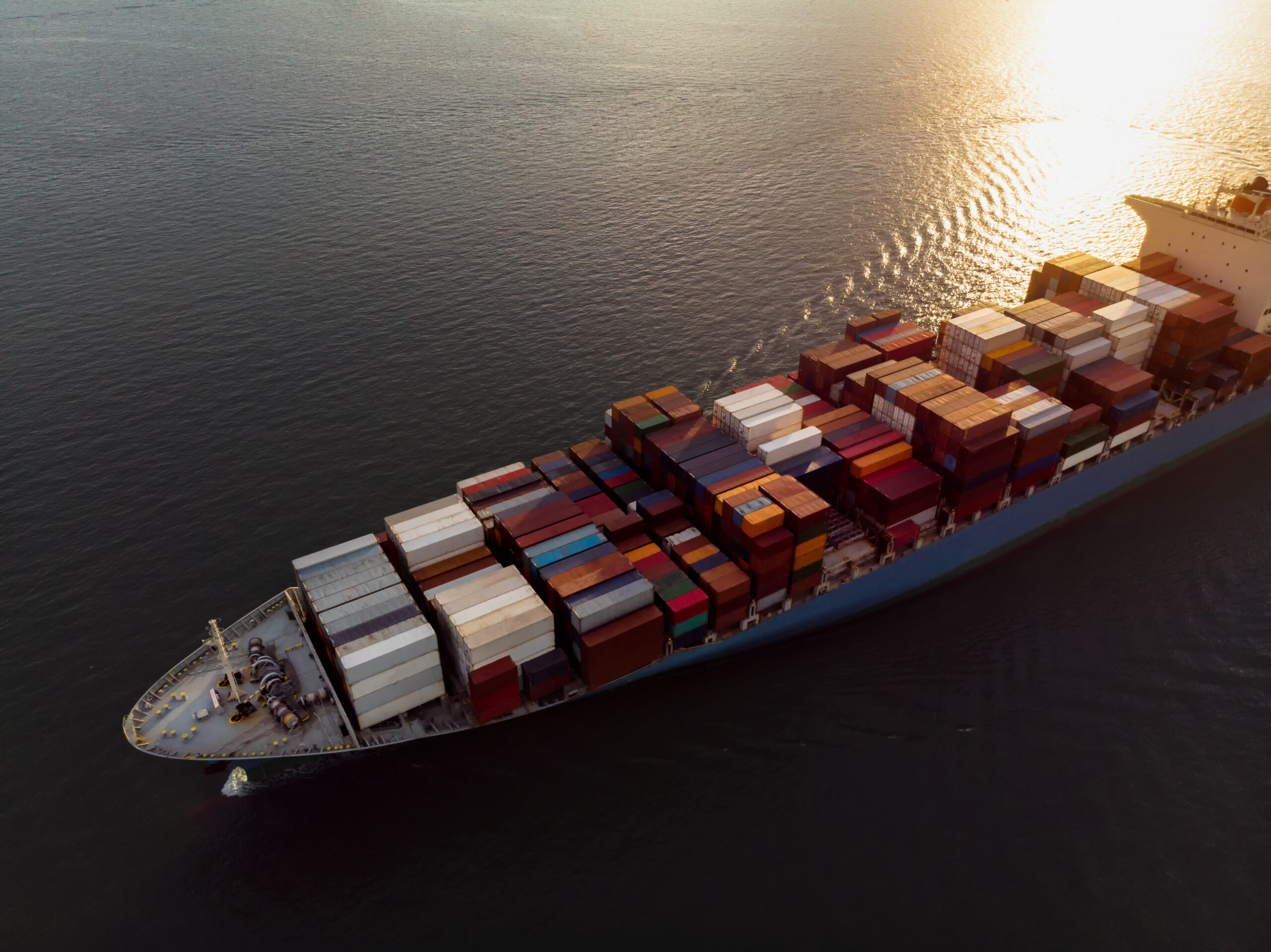 FOB, CFR e CIF no marítimo: como escolher pensando em controle e previsibilidade